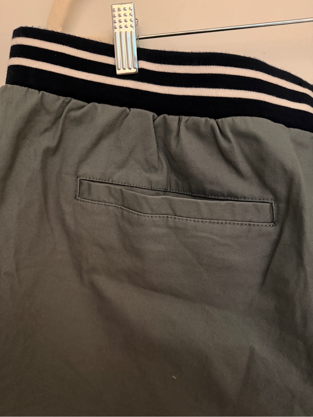 ASOS Design - Casual Gray Shorts with Striped Waistband - Picture 5 of 6
